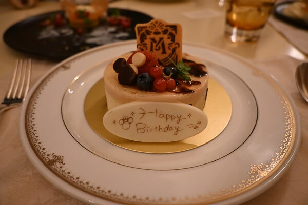 誕生日ケーキ